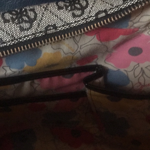 GUESS LOGO Satchel - Picture 6 of 6